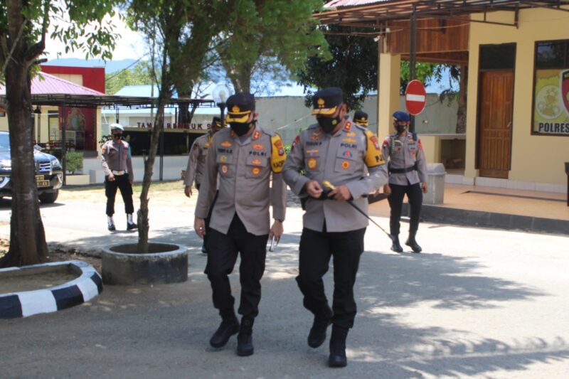 Terlihat rombongan Kapolda tiba di polres bombana..foto Pemrin seputaran sultra..com