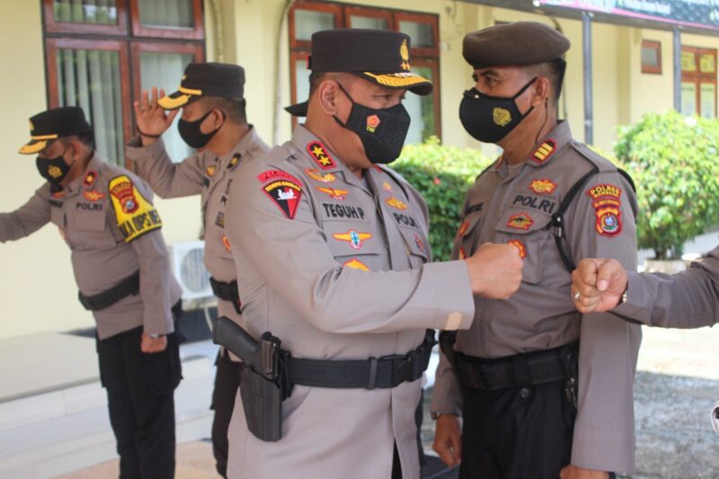 Kapolda saat hendak meninggalkan polres bombana