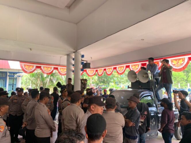 
 Diduga Langgar Prosedur Pengawasan, Kantor BPOM Kendari Didemo, Kuasa Hukum Korban : Jangan Seenaknya Menyita
