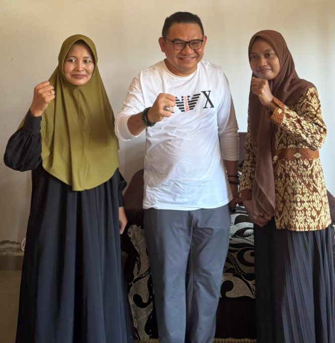 
 Anggota DPR RI Dapil Sultra Beri Dukungan Moril ke Guru Supriyani